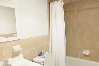 Отель Colindale Apartments Williams Town