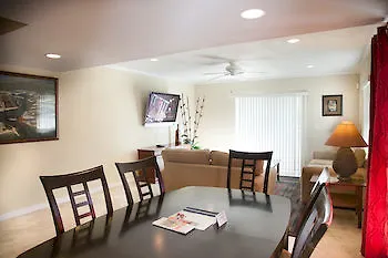 Отель Colindale Apartments Williams Town